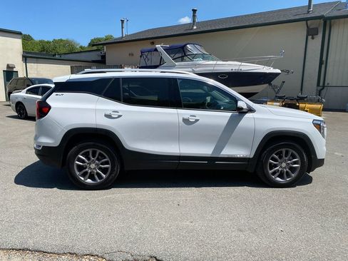Used 2024 GMC Terrain SLT image 4