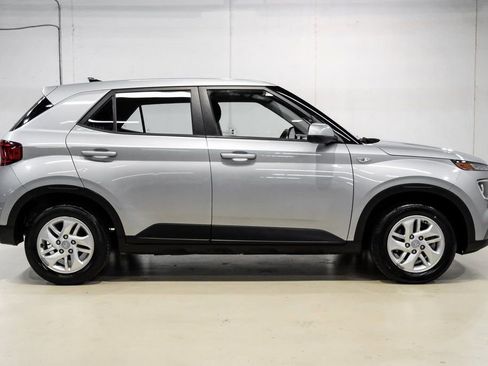 Used 2021 Hyundai Venue SE image 7
