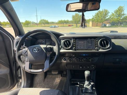 Used 2022 Toyota Tacoma TRD Off-Road AWD/4WD image 22