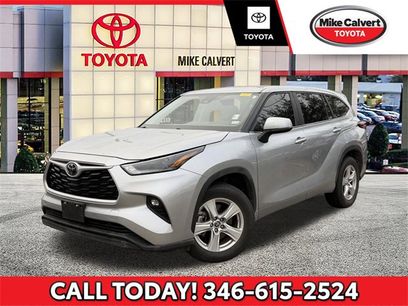 Used 2023 Toyota Highlander LE