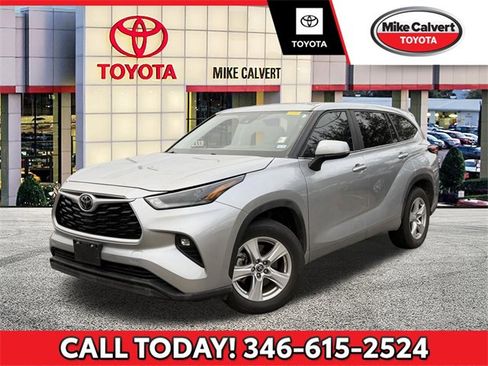 Used 2023 Toyota Highlander LE image 1