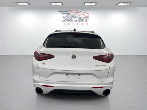 Used 2022 Alfa Romeo Stelvio Veloce image 5