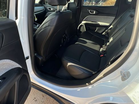 New 2026 Jeep Compass Latitude image 19