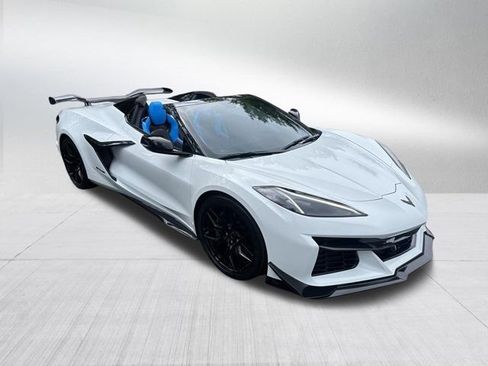 Used 2024 Chevrolet Corvette Z06 w/ Z07 Performance Package RWD image 8