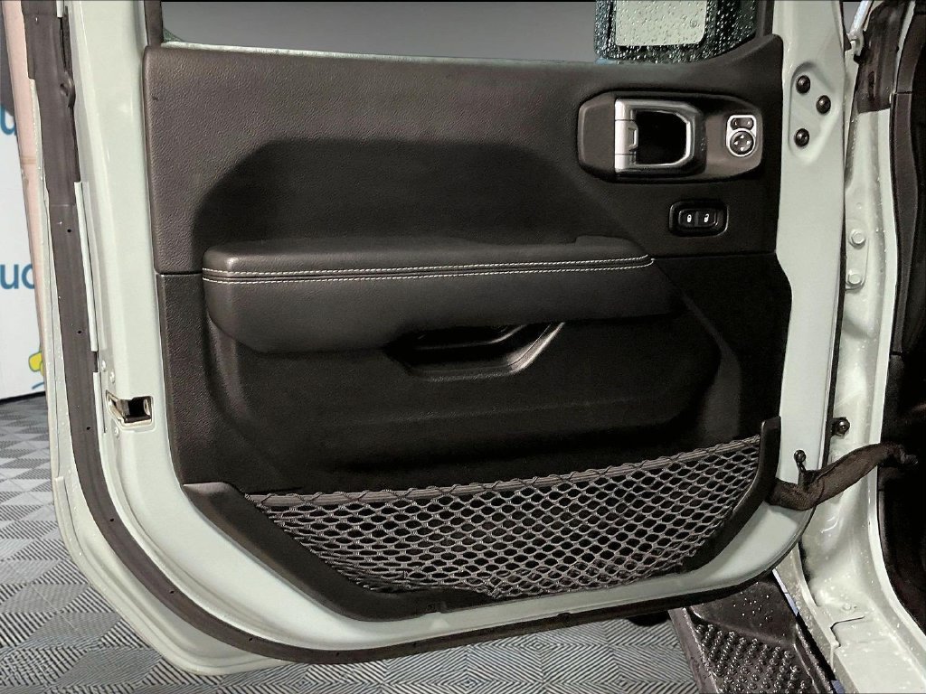 Used 2023 Jeep Wrangler Unlimited Sahara w/ Cold Weather Group AWD/4WD image 9