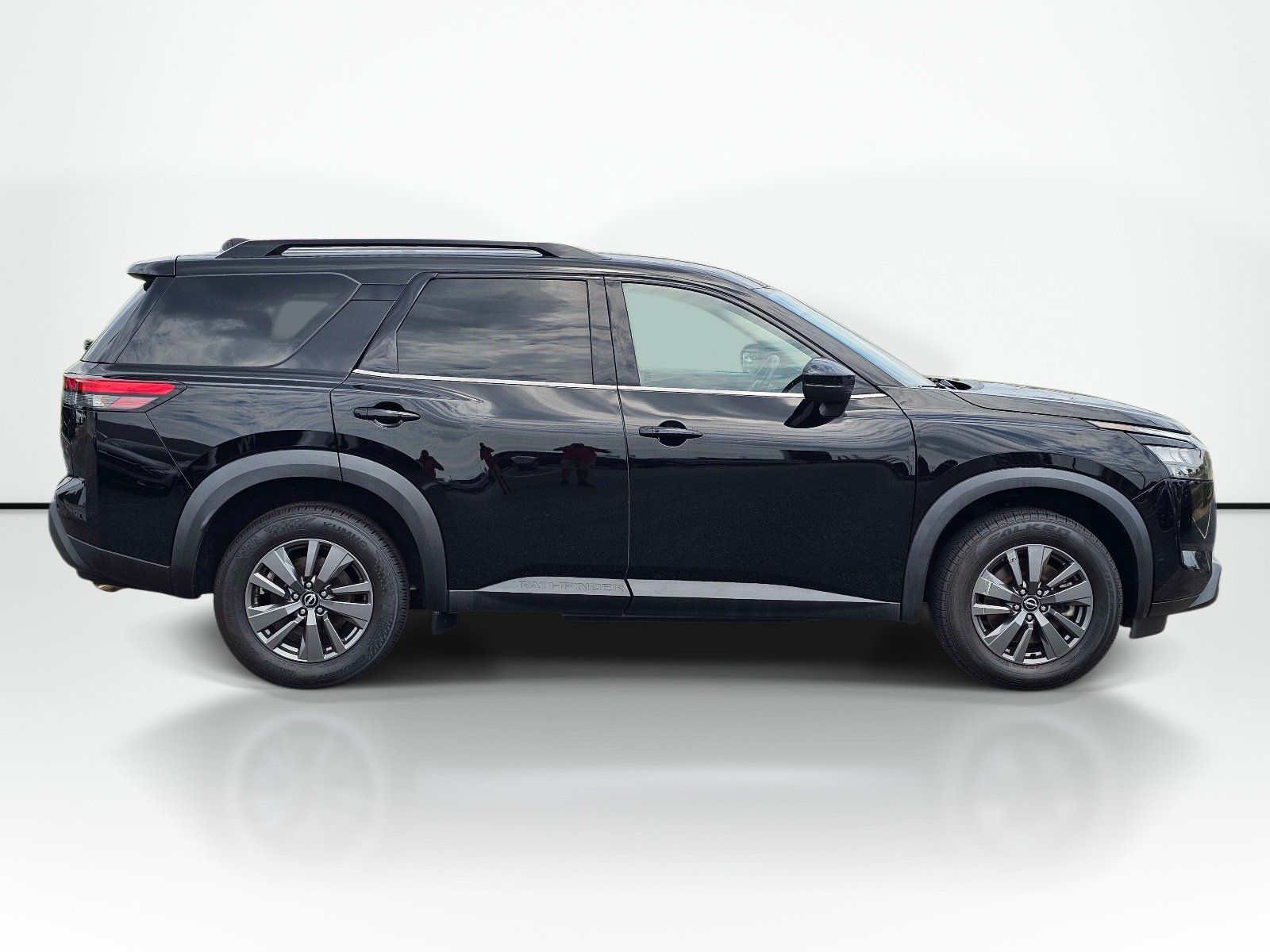 Used 2024 Nissan Pathfinder SV FWD image 7