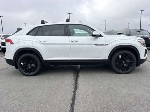New 2026 Volkswagen Atlas Cross Sport SE FWD image 6