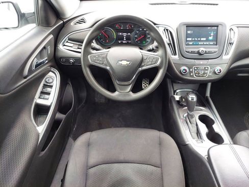 Used 2017 Chevrolet Malibu Hybrid image 10
