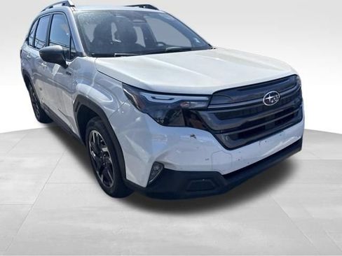 Used 2025 Subaru Forester Premium AWD/4WD image 10