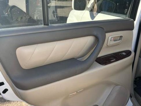 Used 2005 Toyota Land Cruiser Base image 19