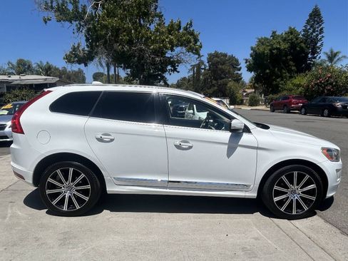 Used 2016 Volvo XC60 T5 Premier w/ Proximity Package FWD image 9