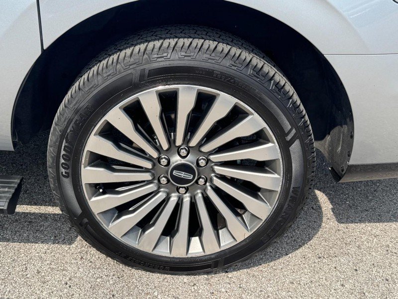 Used 2020 Lincoln Navigator L Reserve w/ Luxury Package AWD/4WD image 27