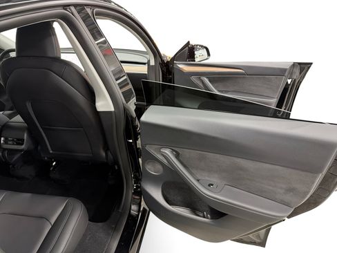 Certified 2023 Tesla Model Y Long Range AWD/4WD image 12
