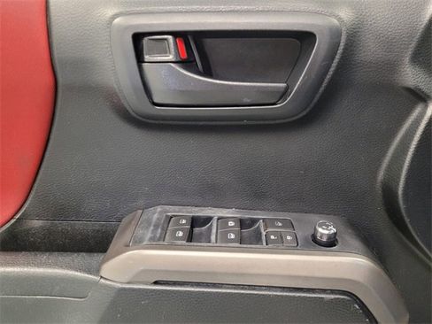 Used 2018 Toyota Tacoma SR5 image 29