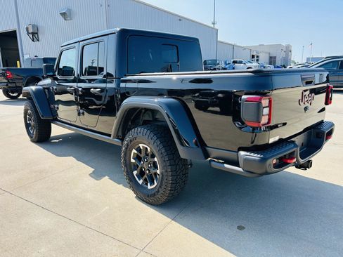 Used 2024 Jeep Gladiator Rubicon AWD/4WD image 38