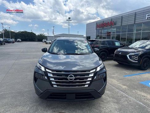 Used 2024 Nissan Rogue S FWD image 2