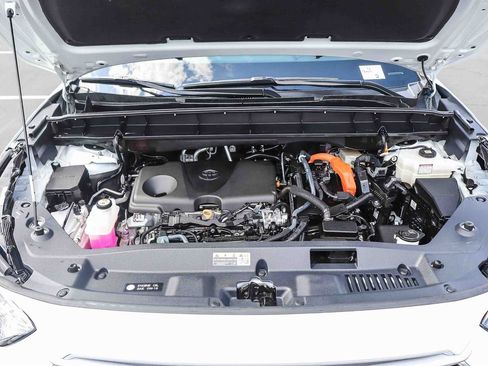 Certified 2024 Toyota Highlander XLE AWD/4WD image 34