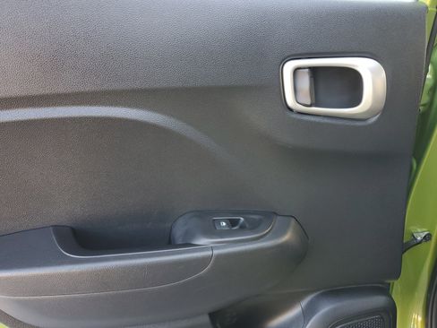 Used 2024 Hyundai Venue SEL image 13