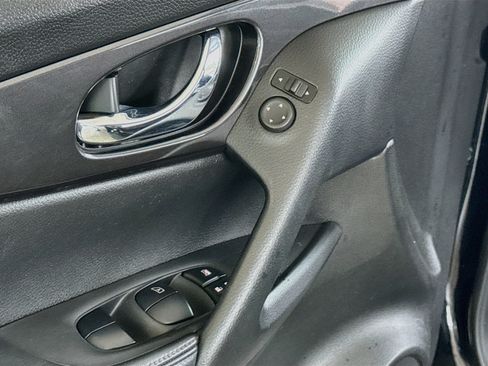 Used 2020 Nissan Rogue SV AWD/4WD image 13