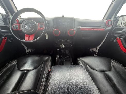 Used 2017 Jeep Wrangler Unlimited Rubicon AWD/4WD image 14