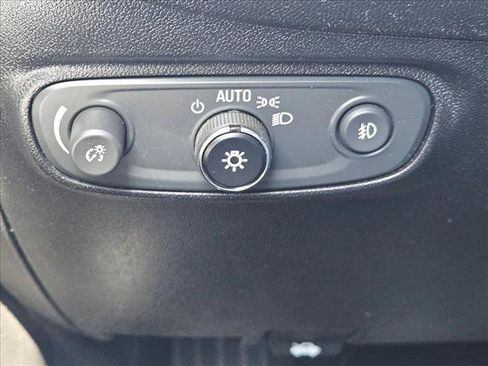 Used 2018 Chevrolet Equinox Premier AWD/4WD image 12