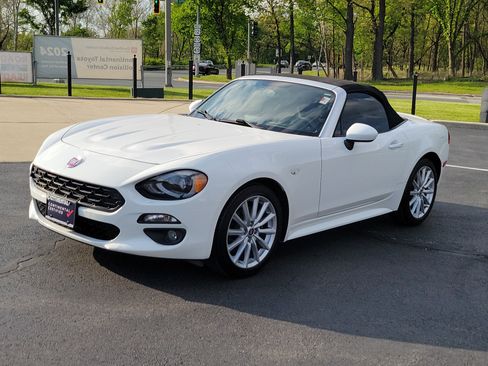 Used 2017 FIAT 124 Spider Lusso RWD image 3
