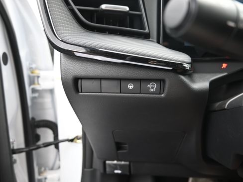 New 2025 Nissan Kicks SR image 12