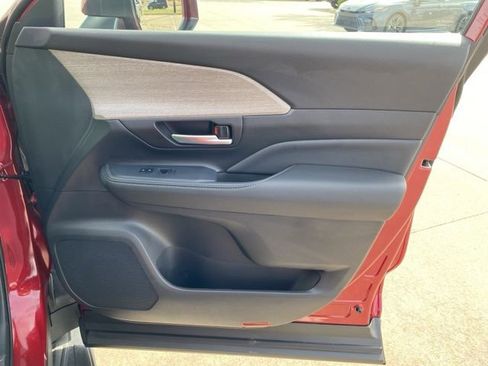 Used 2025 Toyota Grand Highlander Limited image 21