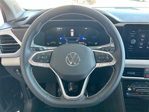 New 2026 Volkswagen Taos SE image 18