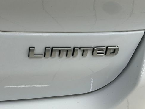 Used 2025 Jeep Grand Cherokee L Limited AWD/4WD image 32