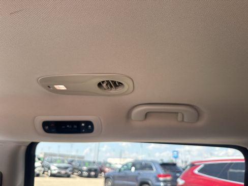 Used 2017 Chrysler Pacifica Touring FWD image 27