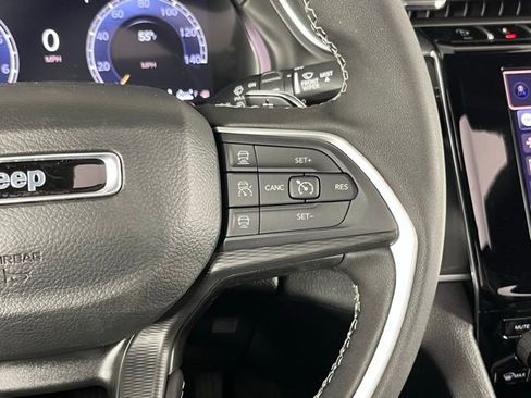 New 2025 Jeep Grand Cherokee Laredo image 16