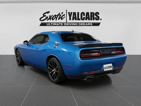 Used 2015 Dodge Challenger R/T Scat Pack w/ Leather Interior Group RWD image 3