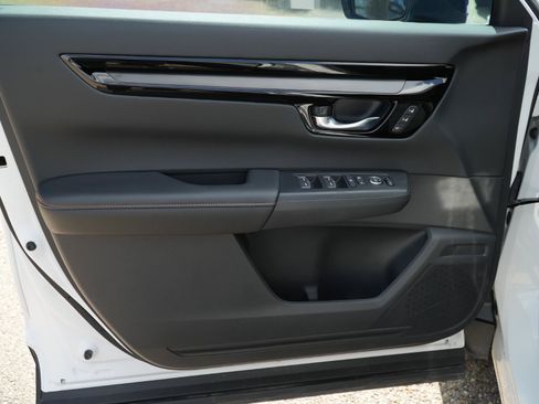 Used 2026 Honda CR-V Sport Touring image 4