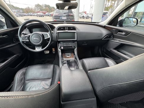 Used 2019 Jaguar XE Prestige image 15