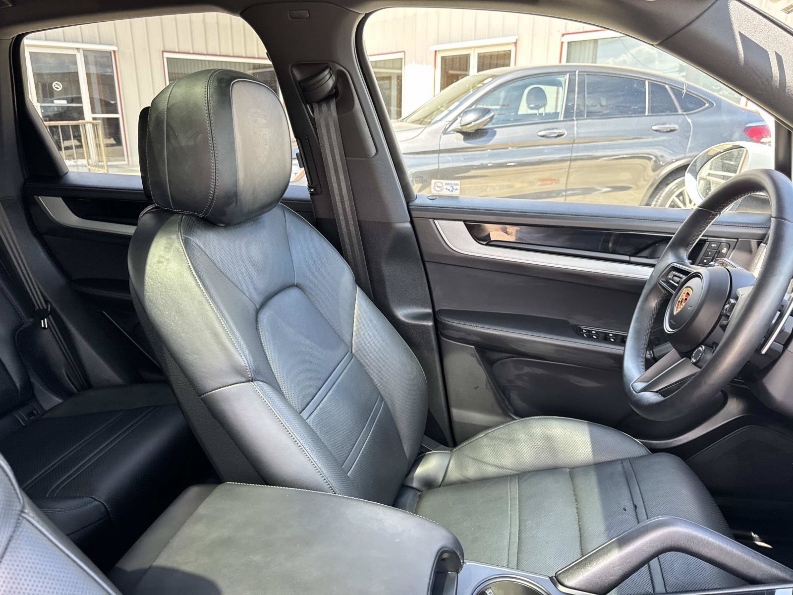 Used 2024 Porsche Cayenne AWD/4WD image 11