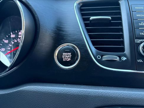 Used 2017 Kia Sedona LX w/ LX Essentials Premium Package image 24