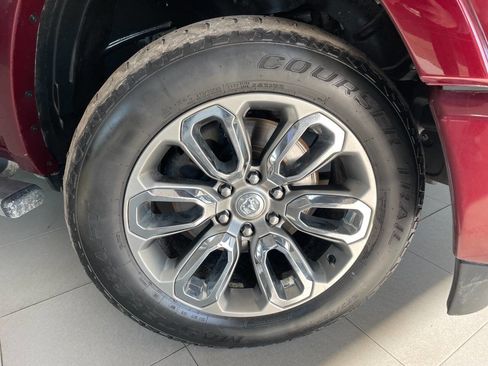 Used 2019 RAM 1500 Laramie w/ Sport Appearance Package image 9