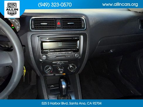 Used 2012 Volkswagen Jetta SE FWD image 12