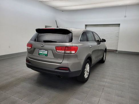 Used 2017 Kia Sorento L FWD image 9