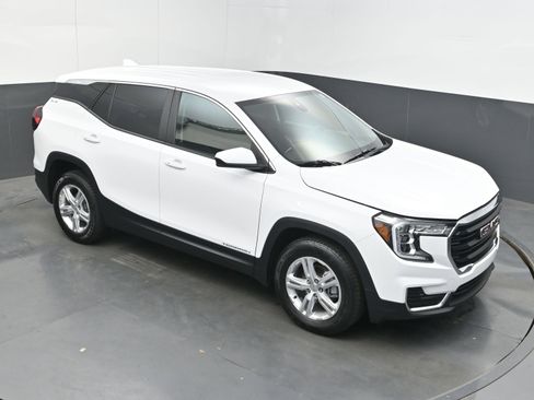 Used 2024 GMC Terrain SLE FWD image 31