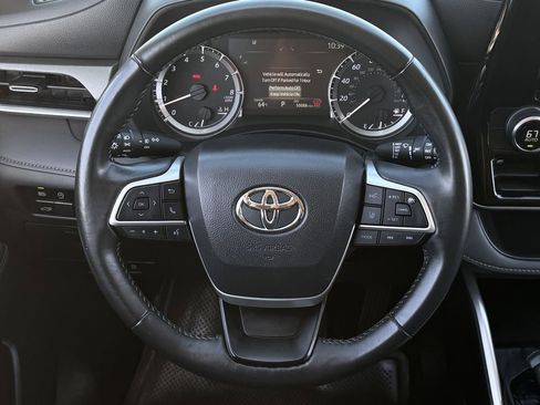 Used 2024 Toyota Highlander LE image 13