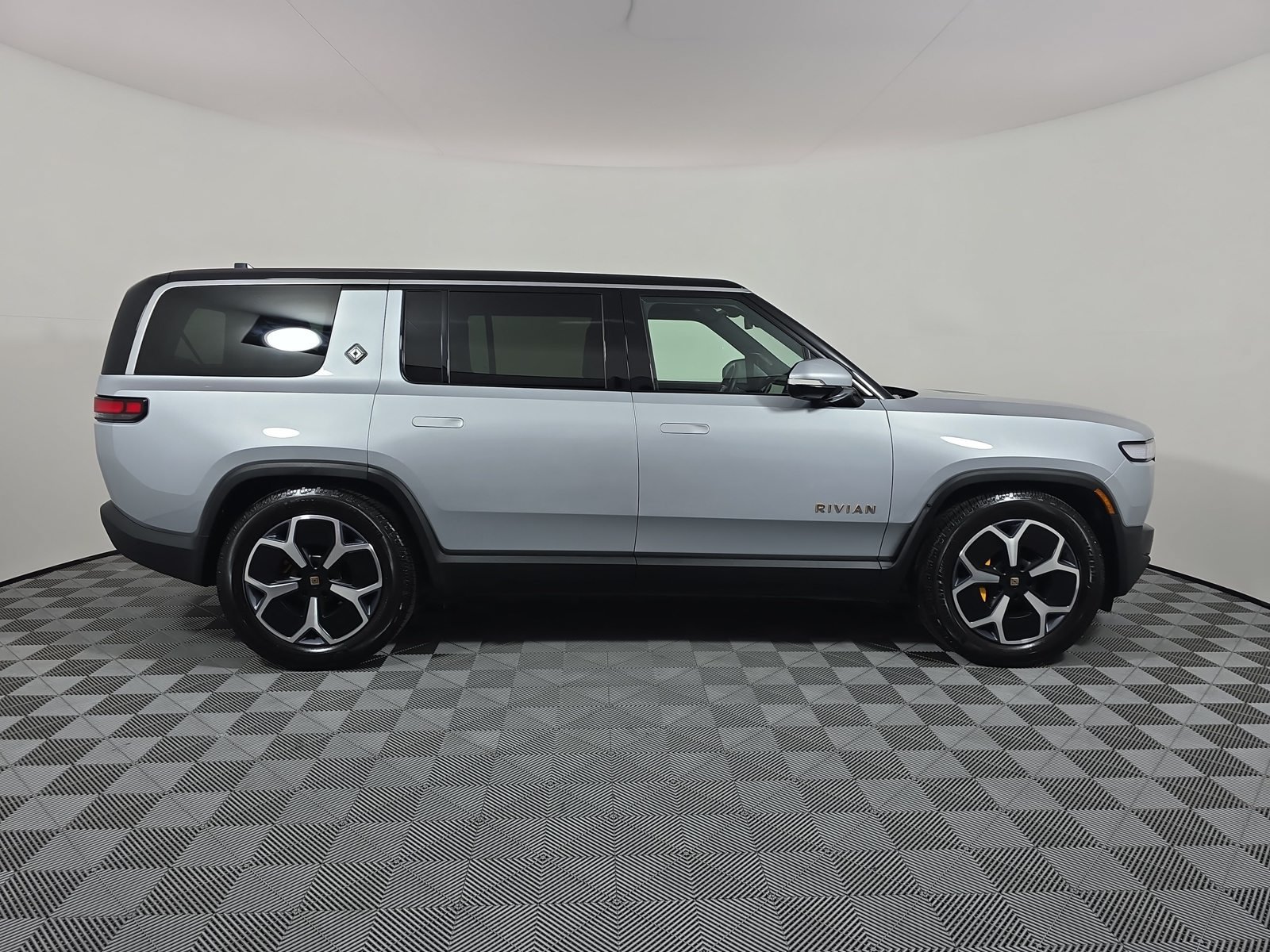 Used 2024 Rivian R1S Adventure Quad AWD/4WD image 6