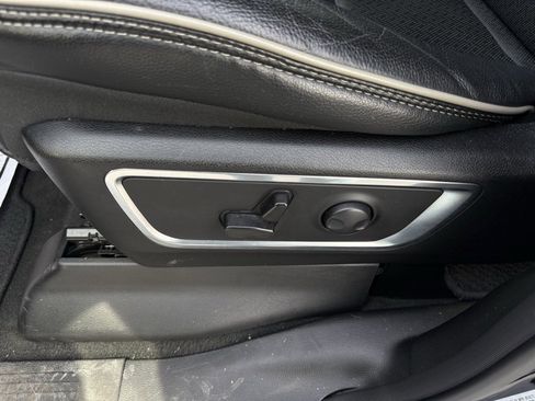 Used 2024 RAM 1500 Laramie image 11