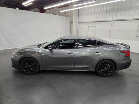 Used 2017 Nissan Maxima SR w/ Midnight Edition FWD image 2