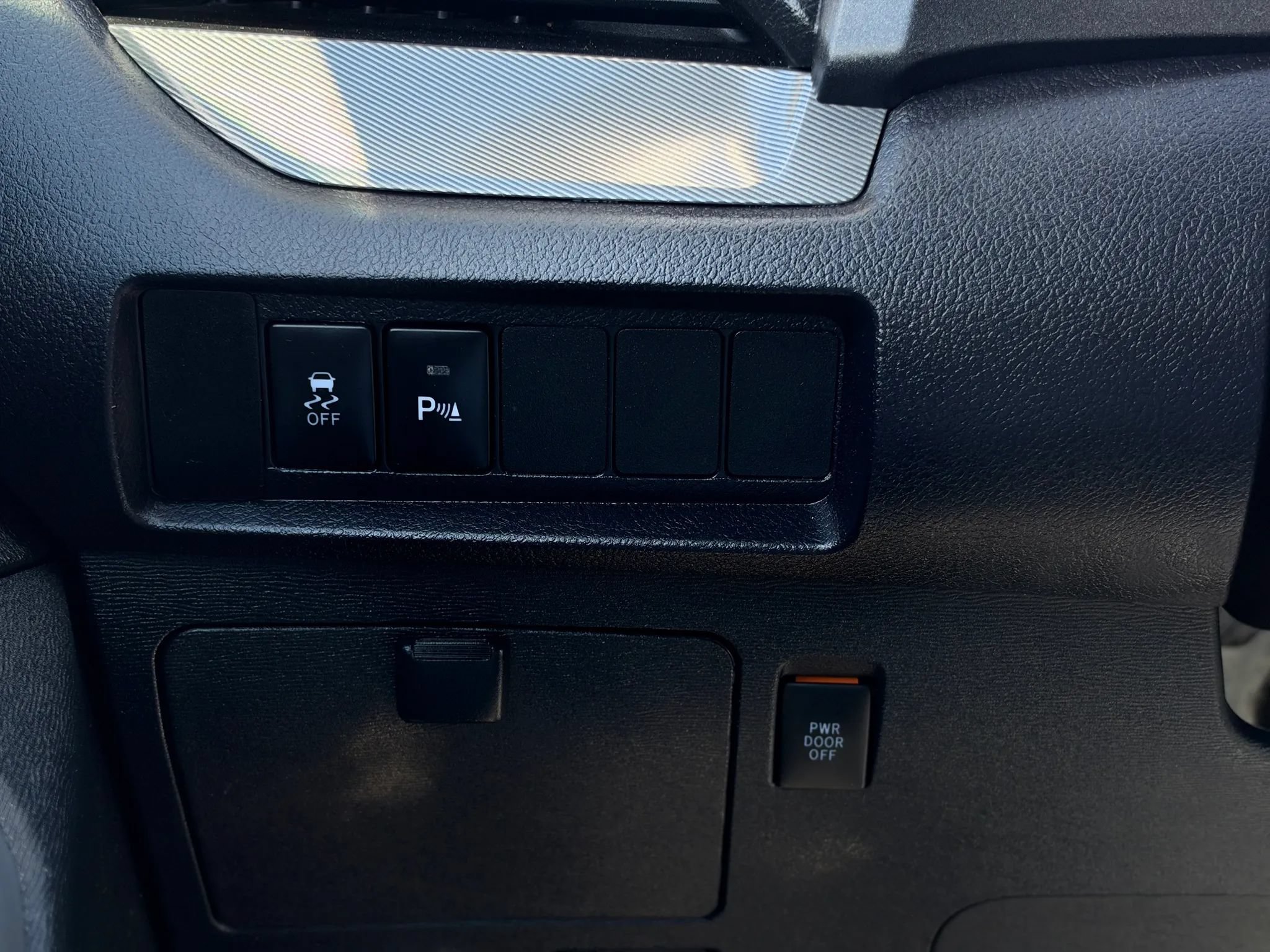 Used 2019 Toyota Sienna SE Premium w/ Carpet Mat Package AWD/4WD image 30