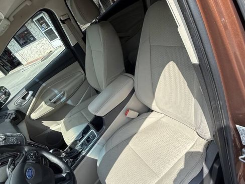 Used 2017 Ford Escape SE AWD/4WD image 7