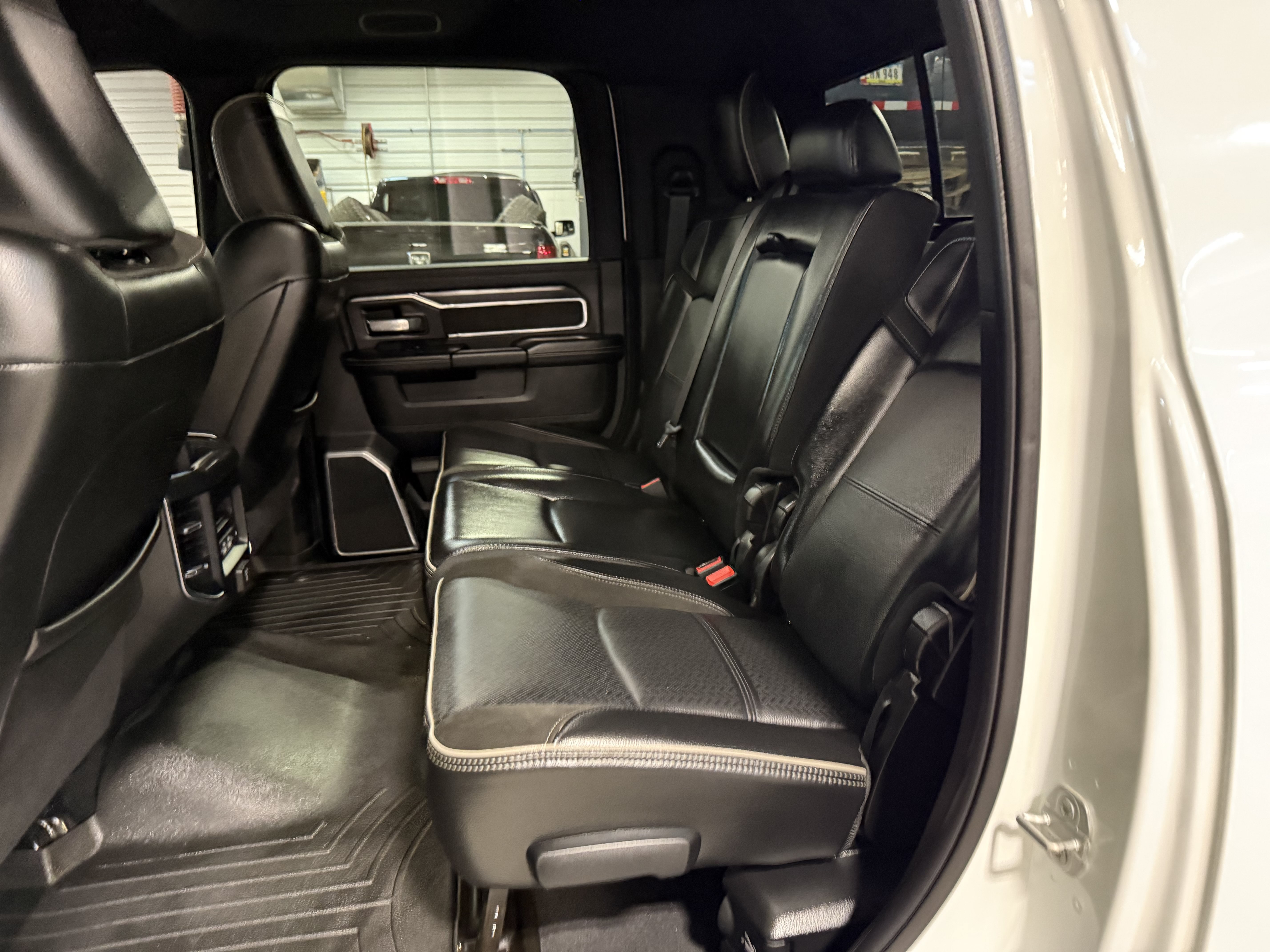Used 2023 RAM 3500 Laramie AWD/4WD image 34