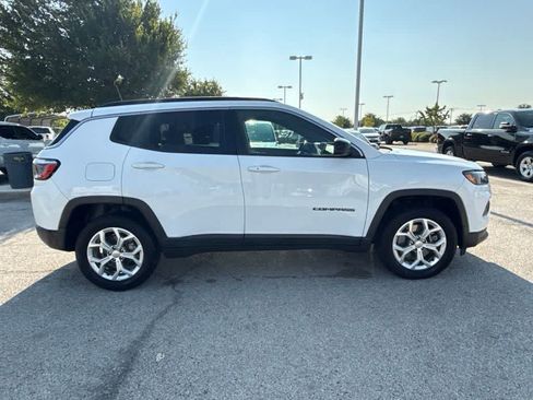 Used 2024 Jeep Compass Latitude AWD/4WD image 6
