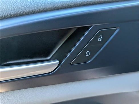 Certified 2023 Volkswagen Taos SE w/ Panoramic Sunroof Package FWD image 28